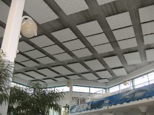 Verlaagde plafonds: plafondplaten in melamineschuim: verlijmde platen tegen bestaand plafondSGM -